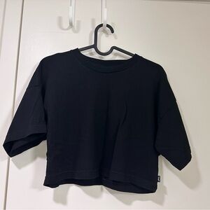 Aritzia TNA Women’s Black Cropped T-Shirt